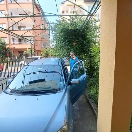 Capri Family Хотел 2*